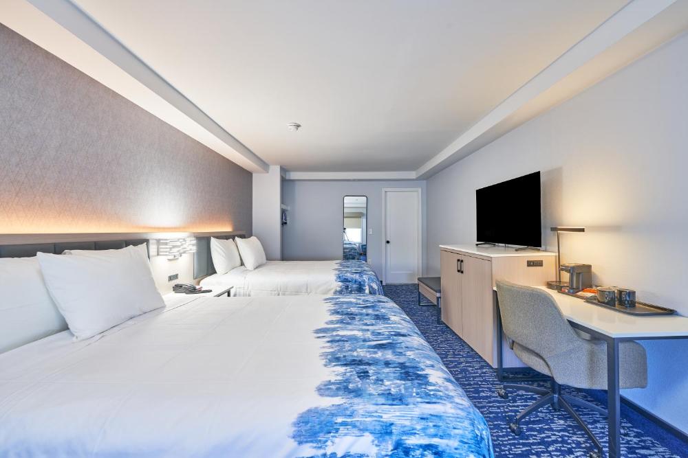 Queen Room with Two Queen Beds (Non-Smoking) interior